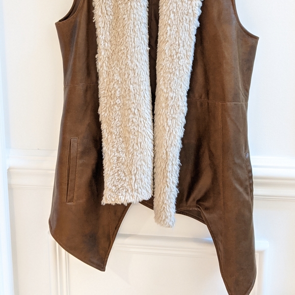 Vegan leather vest by BB Dakota - Picture 2 of 6